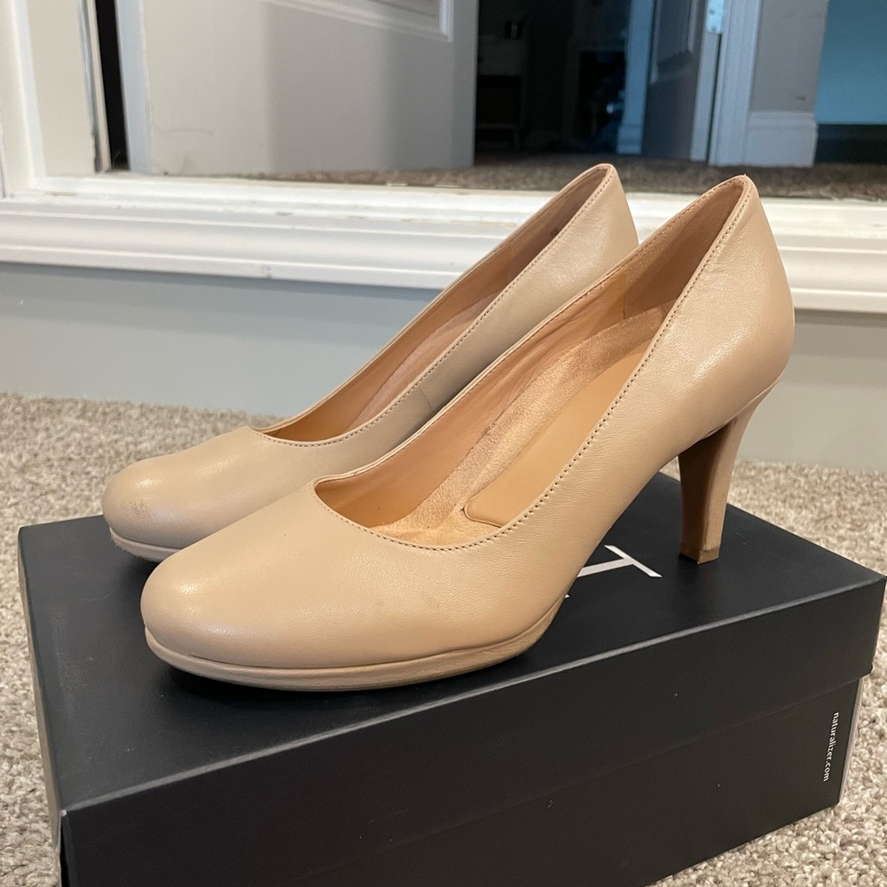 Naturalizer Nude Heels!